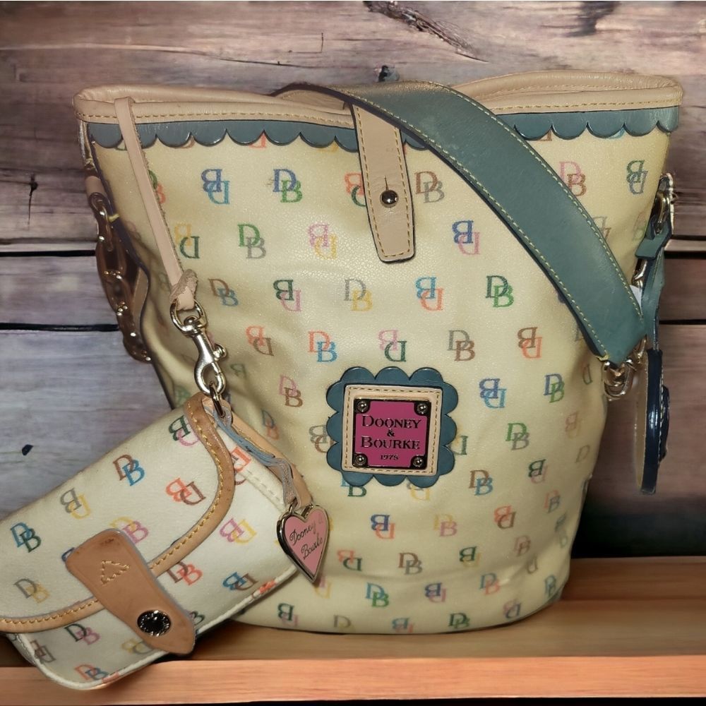 2-PIECE DOONEY & BOURKE VINTAGE Y2K RAINBOW BUCKET BAG & MATCHING WRISTLET